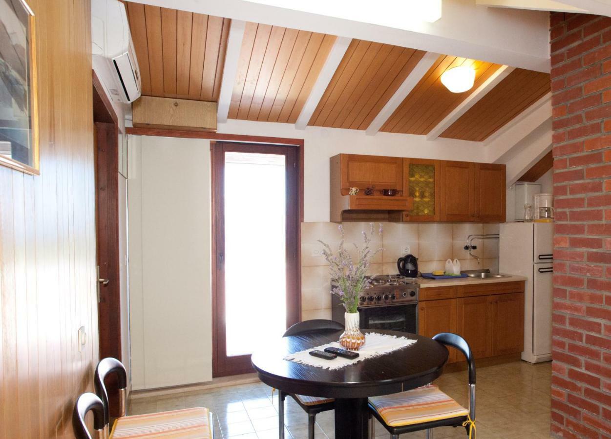 Apartment Damir Постира Экстерьер фото